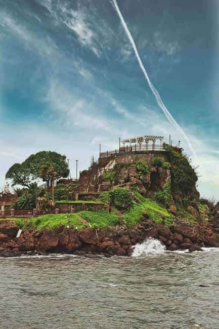 Baga/Calangute: South Goa Full-Day City Sightseeing Tour - Church Square: Short Stop, Strong Atmosphere