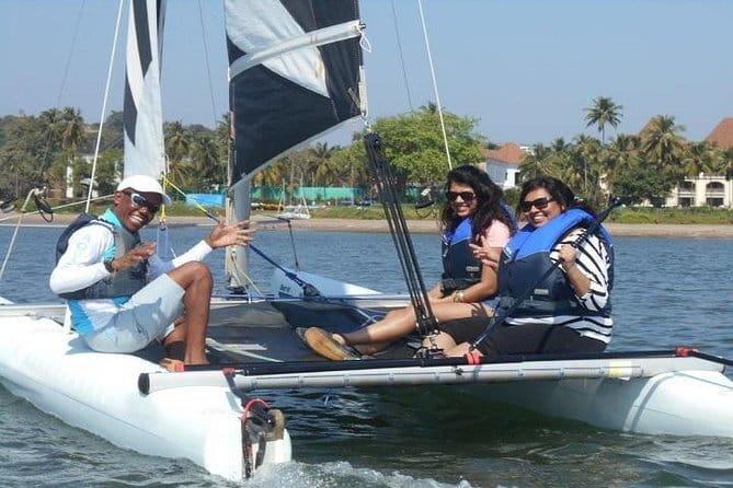 Discover Sailing at Bambolim Goa with Aquasail - After-water perks: showers, lockers, hot drink, and cookie