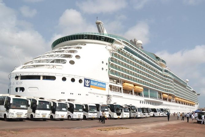 Goa guided Tour - Pick up from Pier - Se Cathedral and Bom Jesus: the core of Old Goa