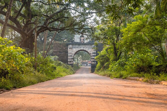 Old Goa Heritage Walk by Make It Happen - Meeting at Viceroy’s Arch and finding the right pace
