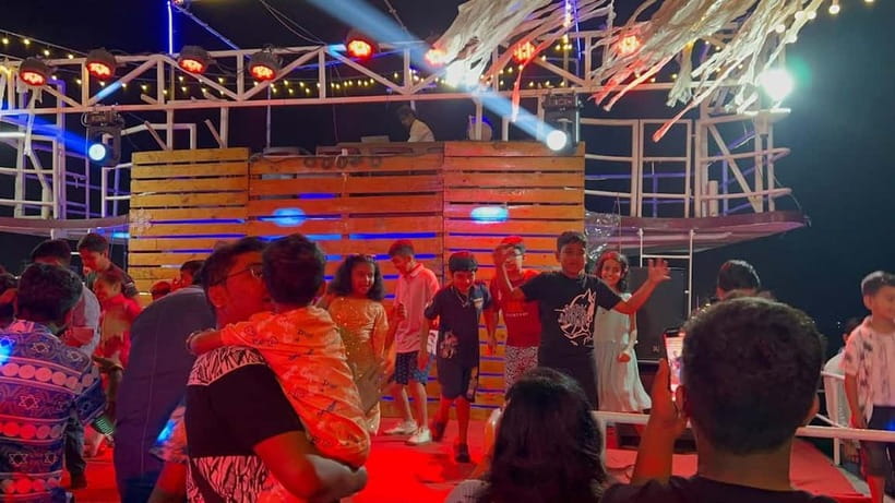 Panaji: Dinner Cruise in Goa with Hotel Transfer and 2 Beers - Entertainment that keeps moving: magic show, dance lessons, and DJ energy