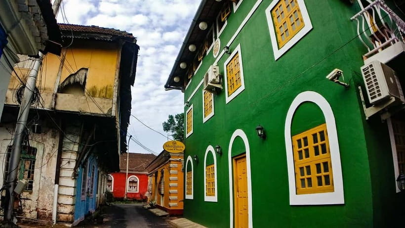 Panaji: Heritage Walking Tour in Fontainhas Latin Quarter - Tobacco Square and the Rua São Tomé stretch