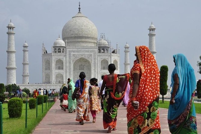 Private 2-Day Tour to Taj Mahal, Agra from Goa with Both side Commercial Flights - Price and logistics: is $560 actually good value?
