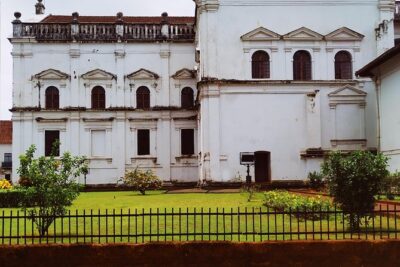 Private Tour of Fontainhas & Old Goa's Portuguese Heritage - Bom Jesus Basilica: Where the day starts with real gravitas